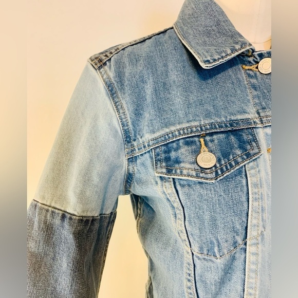 The GAP Women’s Cropped Denim Jacket Size XS - Picture 5 of 10